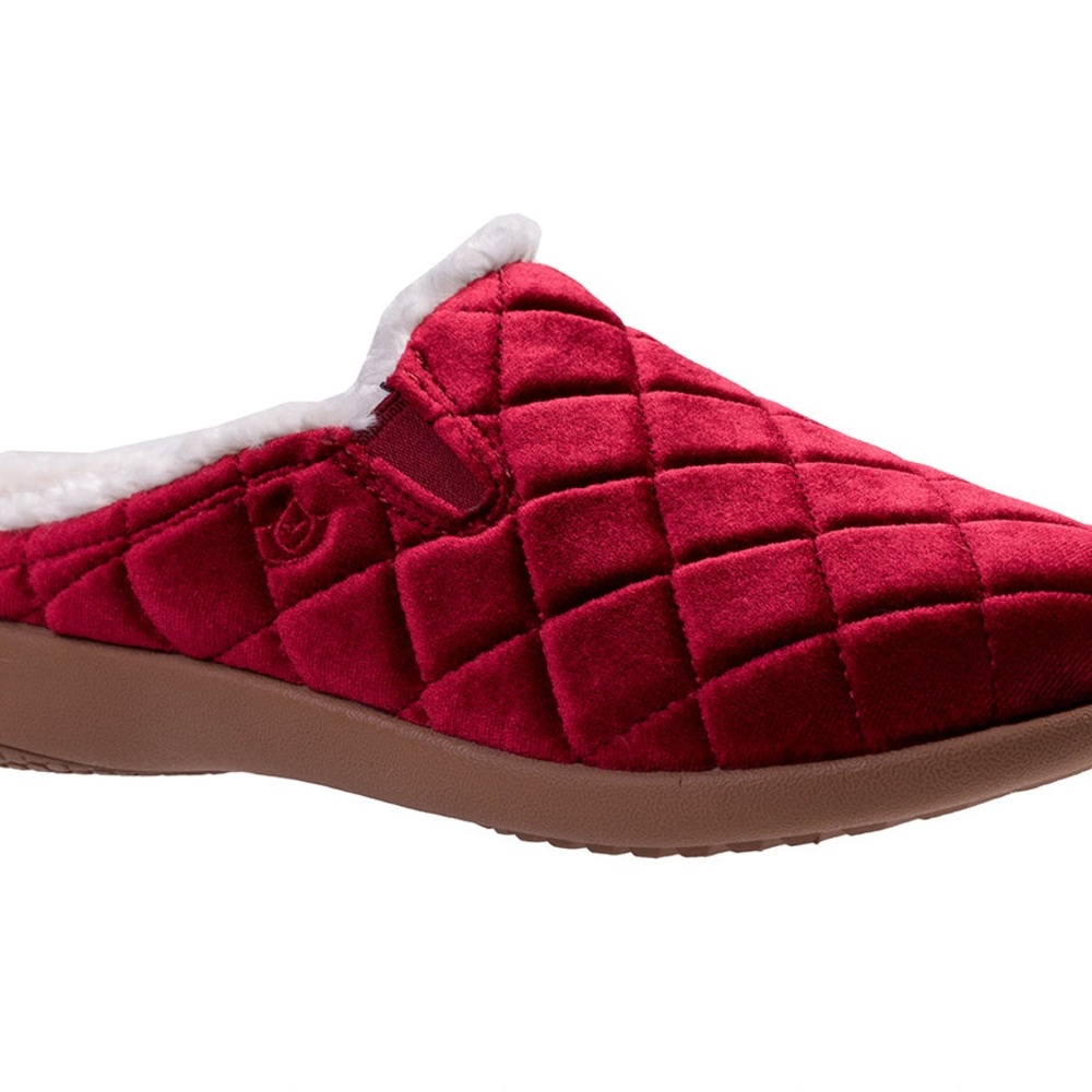 NWOT❗️Spenco Cranberry velvet slides in box